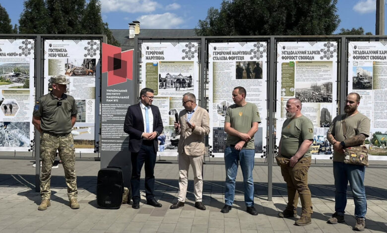 Виставка про Міста-герої України. Фото: УІНП