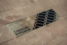 Знак танковим військам на Алеї захисників України. Фото: КМВА