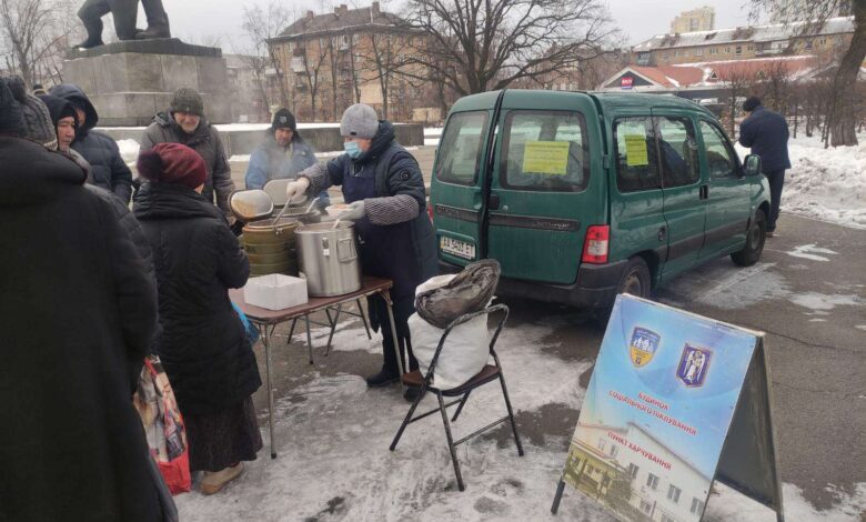 Допомога безхатькам. Фото: Департамент соцполітики КМДА