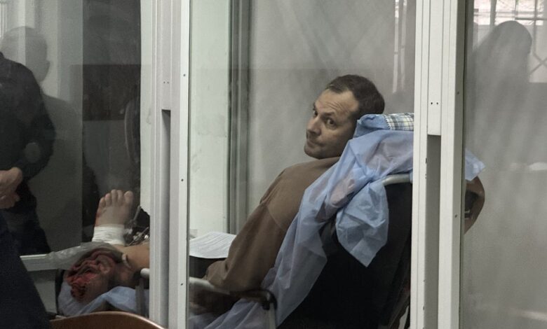 Підозрюваний водій Павло Плешивцев під час обрання запобіжного заходу в Шевченківському райсуді Києва, 8 червня 2026 р. Фото: Cуспільне/Станіслав Свирид