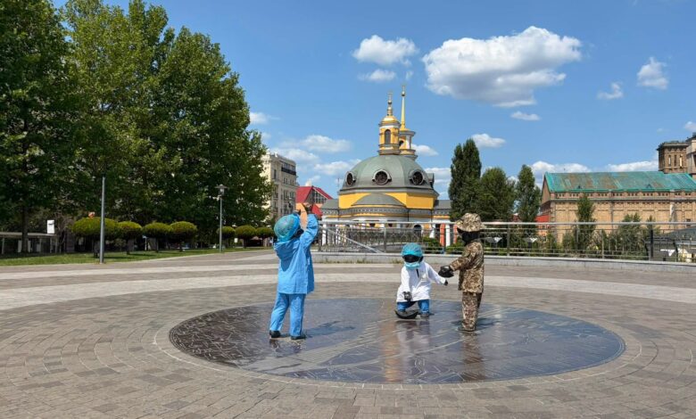 Скульптури малюків-засновників Києва. Фото: Володимир Журавель