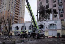 Багатоповерховий будинок у Дніпровському районі, який зазнав ушкоджень внаслідок російської атаки 27 грудня 2025 року. Фото: Суспільне Новини/Олександр Магула