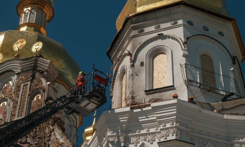 Києво-Печерська лавра після обстрілу. Фото: ДСНС Києва