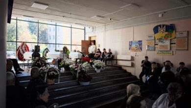 Прощання у Пухівці із загиблими внаслідок російської атаки 8 серпня 2026 року. Фото: Суспільне Новини/Дар'я Нематіан Золбін