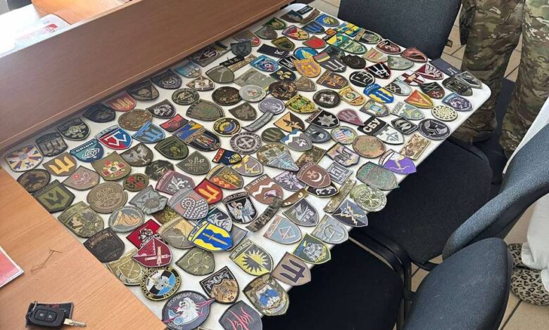 Шеврони захисників України. Фото: Гостомельська селищна військова адміністрація