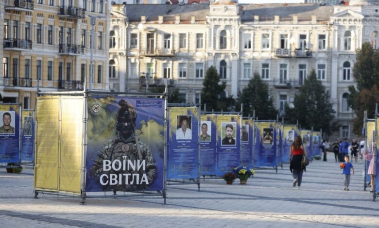  Алея Героїв «Воїни світла». Фото: Вечірній Київ"