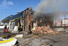 Наслідки атаки російських дронів на АЗС. Фото: ДСНС