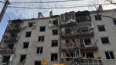 Пошкоджена пʼятиповерхівка у Борисполі. Фото: Суспільне новини/Станіслав Свирид
