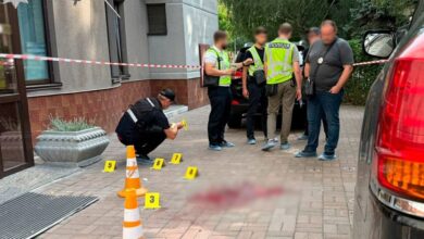 Поліцейські працюють на місці стрілянини у Святошинському районі. Фото: Поліція Києва/Telegram