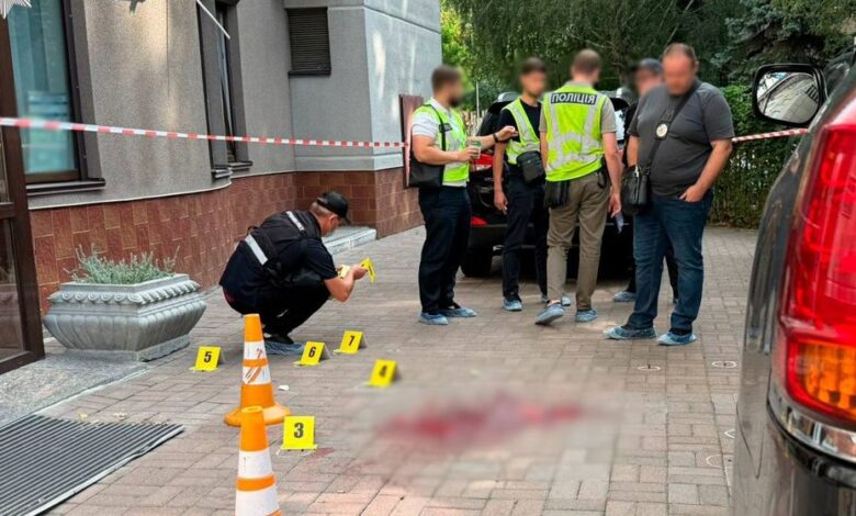 Поліцейські працюють на місці стрілянини у Святошинському районі. Фото: Поліція Києва/Telegram