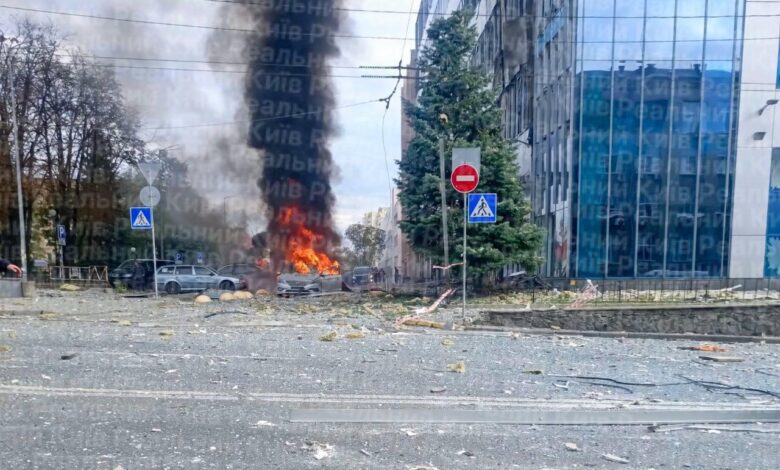 Наслідки удару по офісній будівлі в Соломʼянському районі. Фото: Реальний Київ